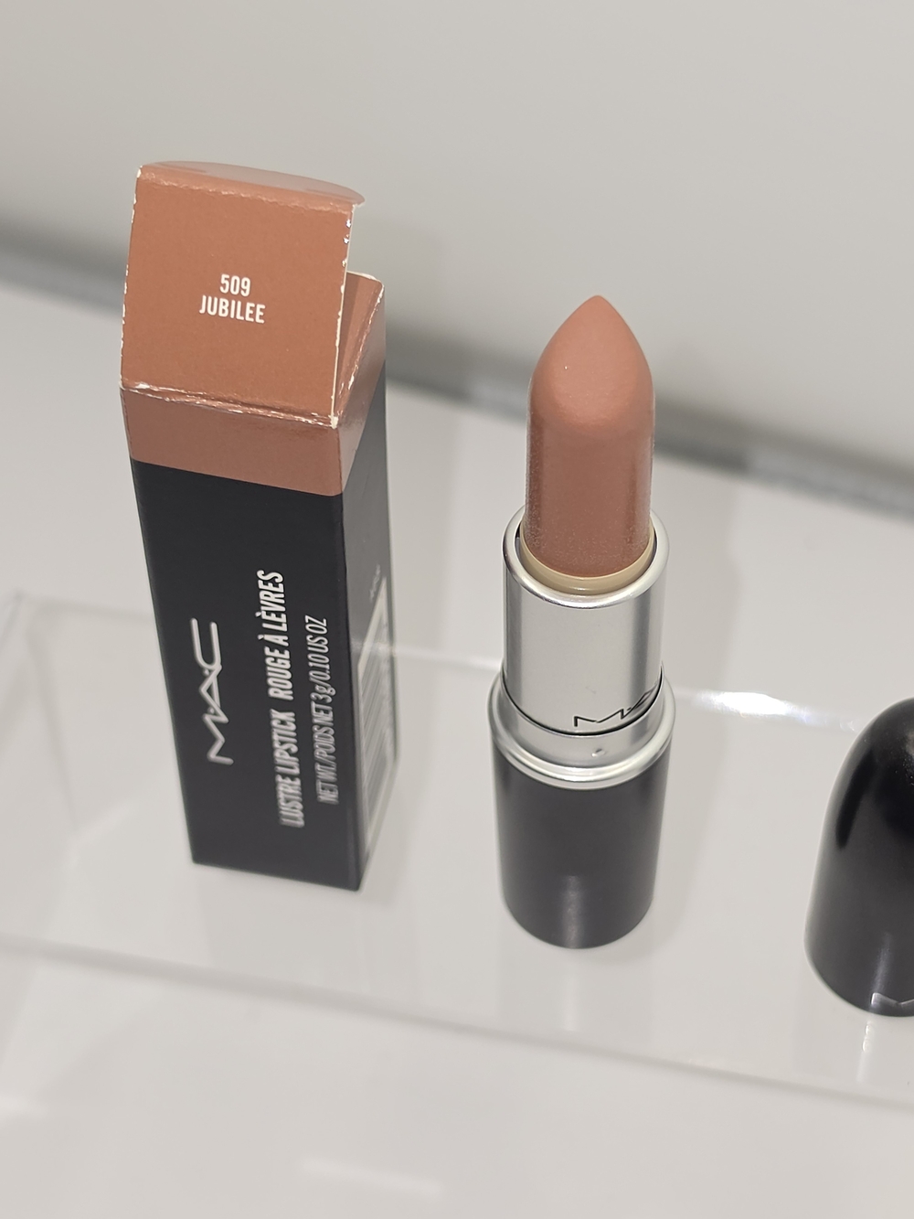 DISCONTINUED MAC Lustre Lipstick - 509 Jubilee - Picture 4 of 6